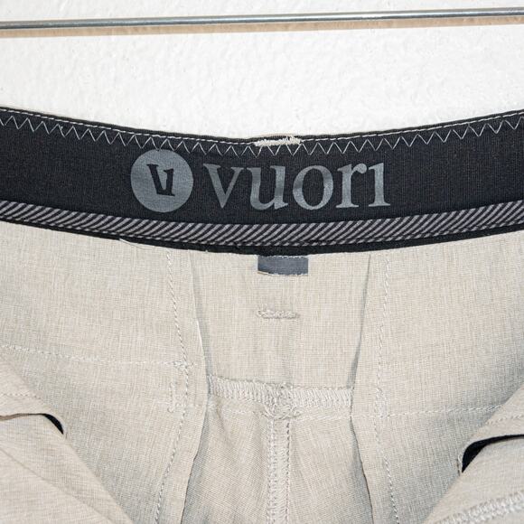 Vuori Men's 32x31 Aim Pants Lightweight Stretch in khaki - Picture 2 of 10